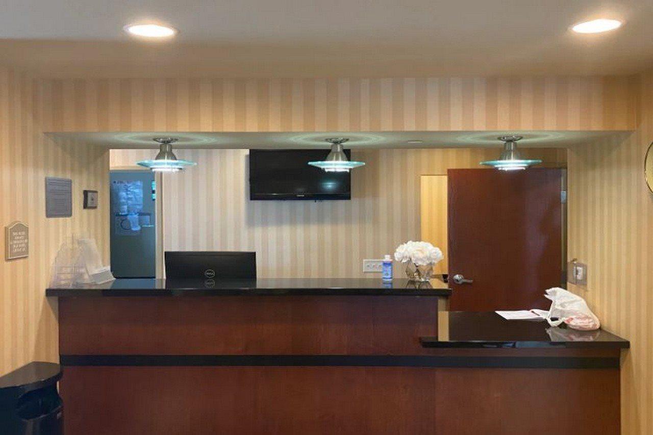 Americinn By Wyndham Ошкош Екстер'єр фото